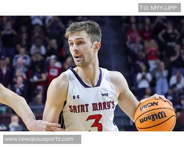 新秀卡尔克布伦纳半场表现抢眼2中2斩获8分3篮板1抢断1盖帽